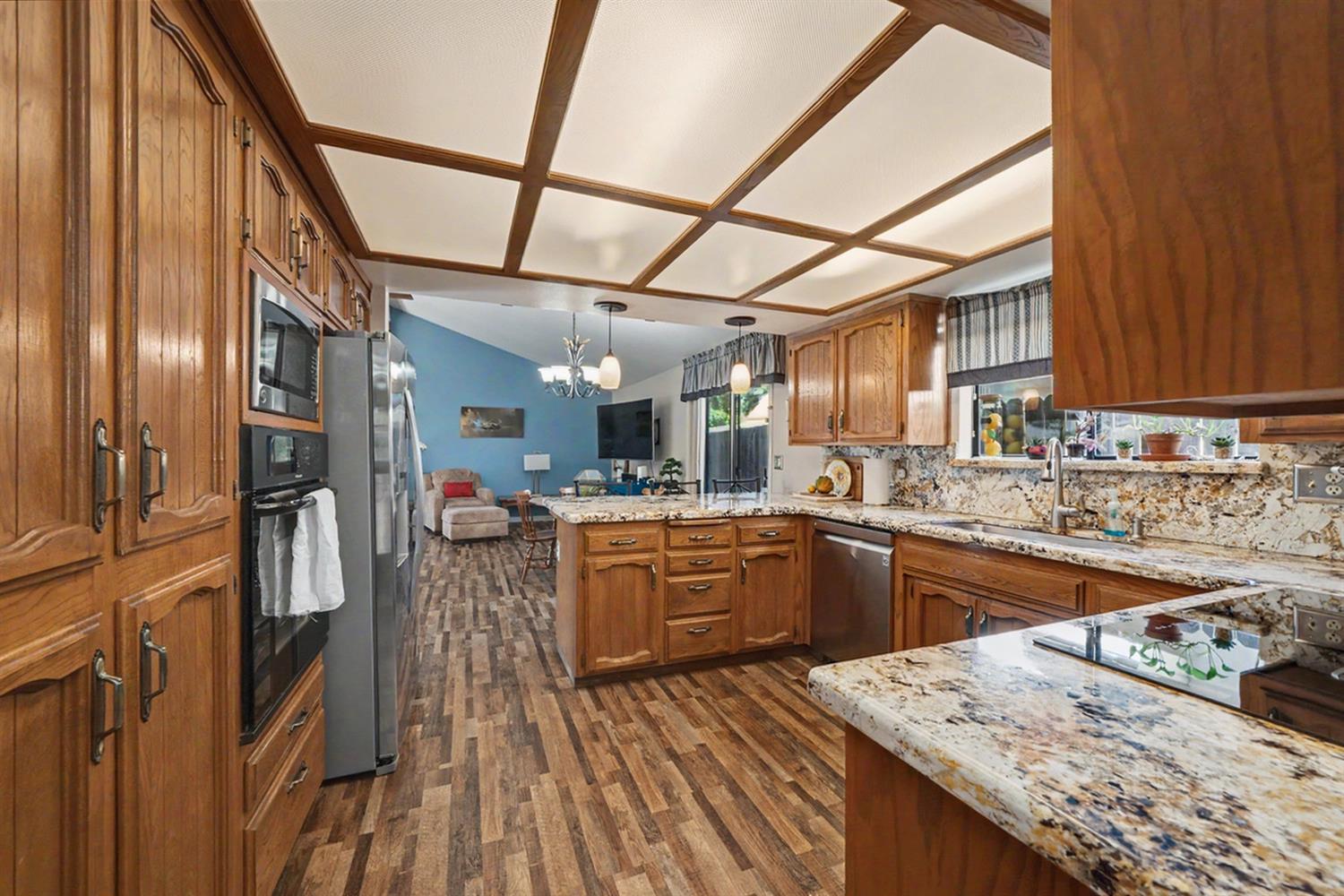 2140 Ellery Ave, Clovis, CA 93611