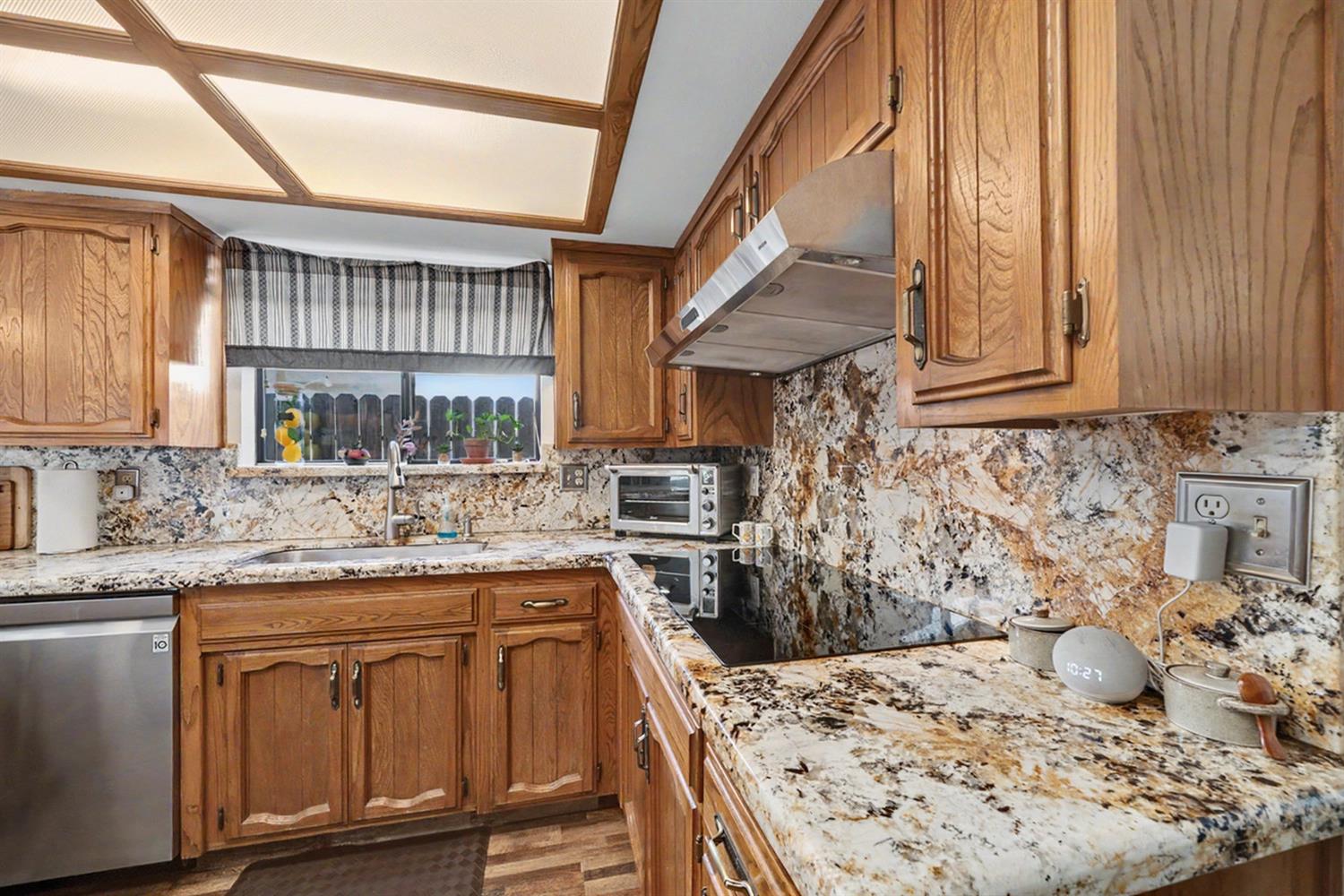 2140 Ellery Ave, Clovis, CA 93611