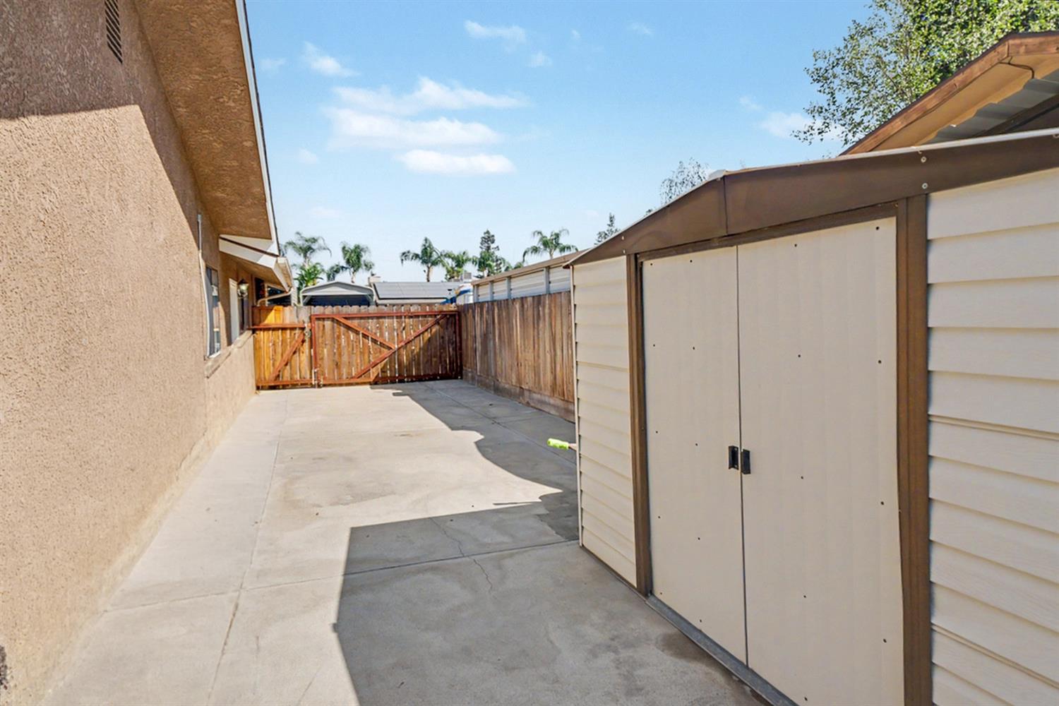 2140 Ellery Ave, Clovis, CA 93611