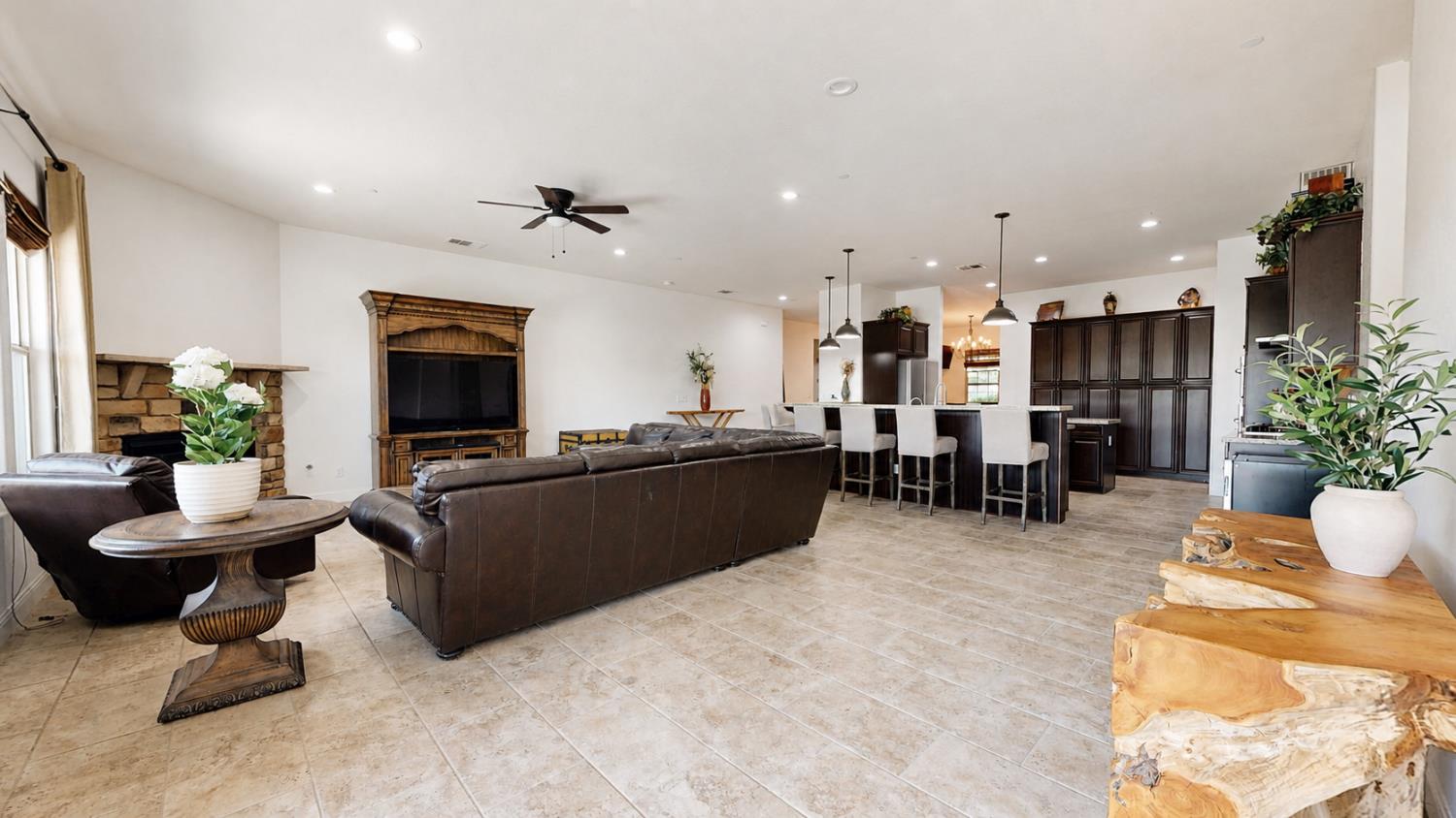 10963 E Egret, Clovis, CA 93619