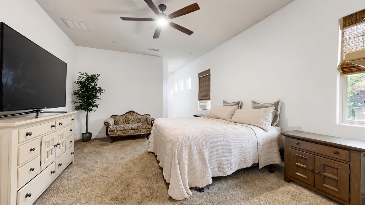 10963 E Egret, Clovis, CA 93619