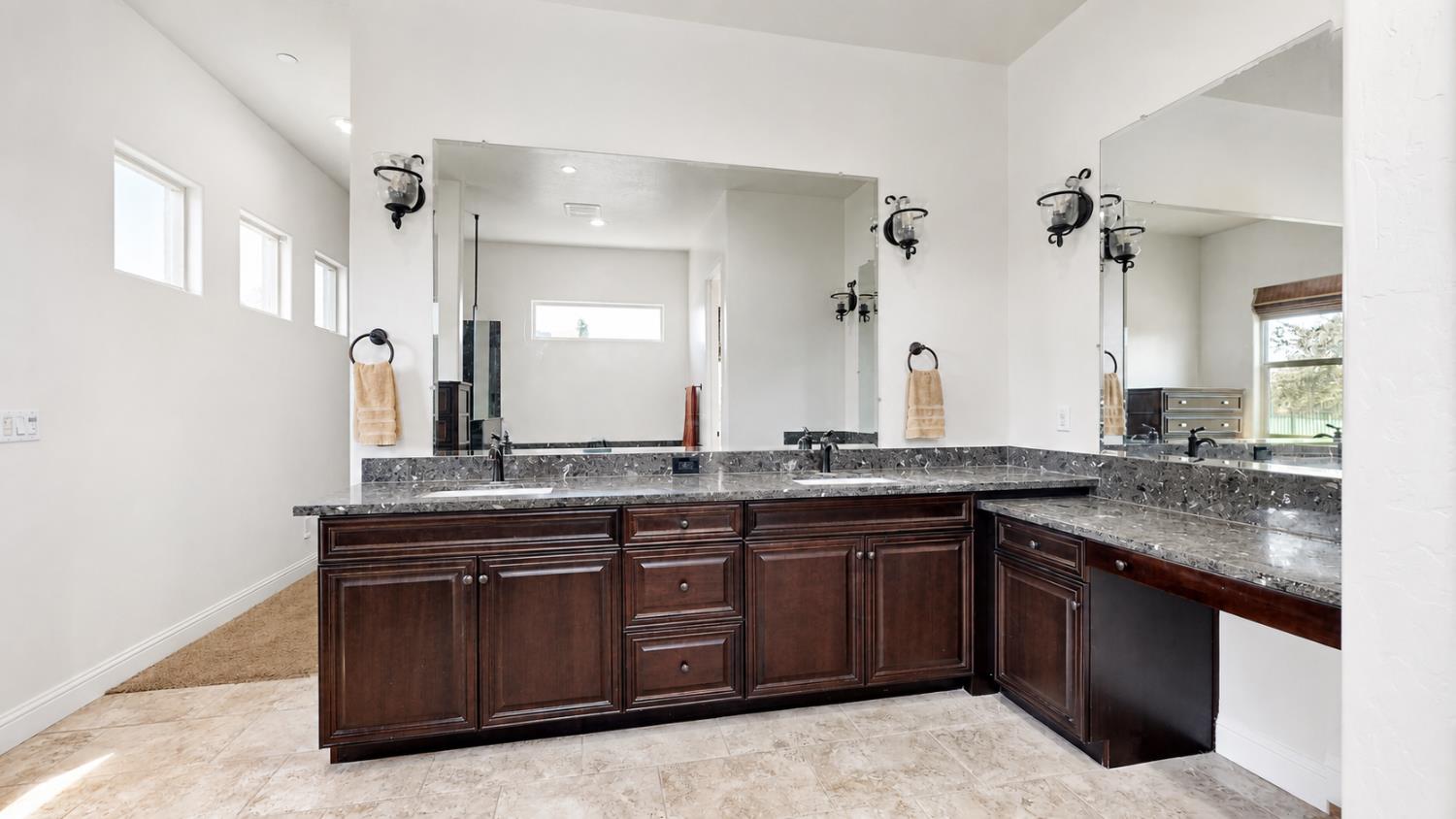 10963 E Egret, Clovis, CA 93619