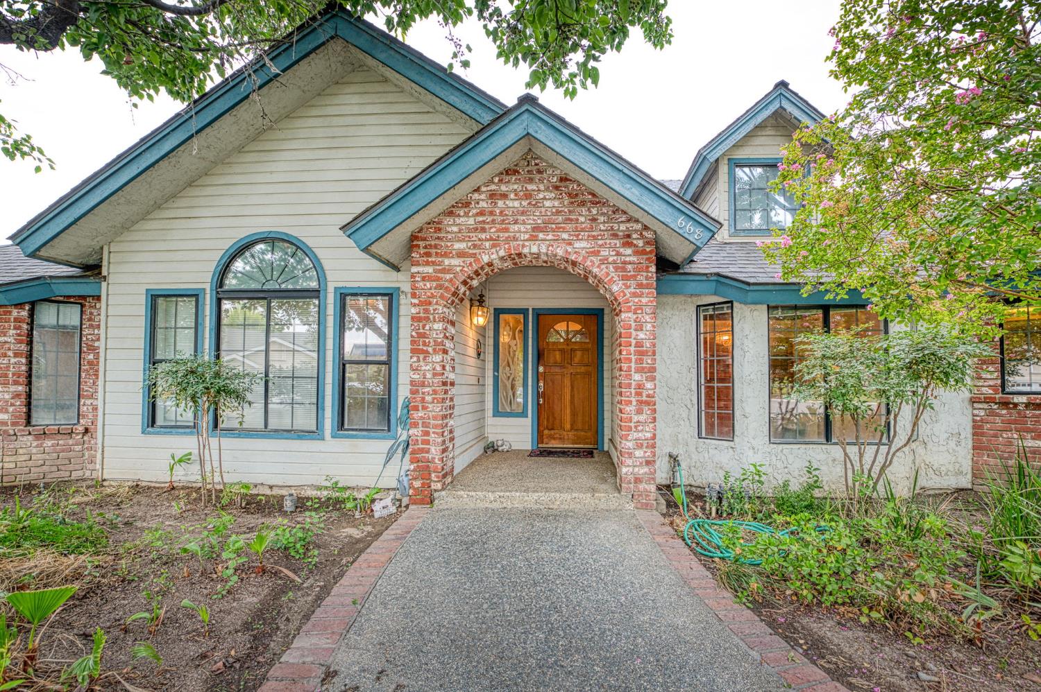 668 E Teal Cir, Fresno, CA 93730