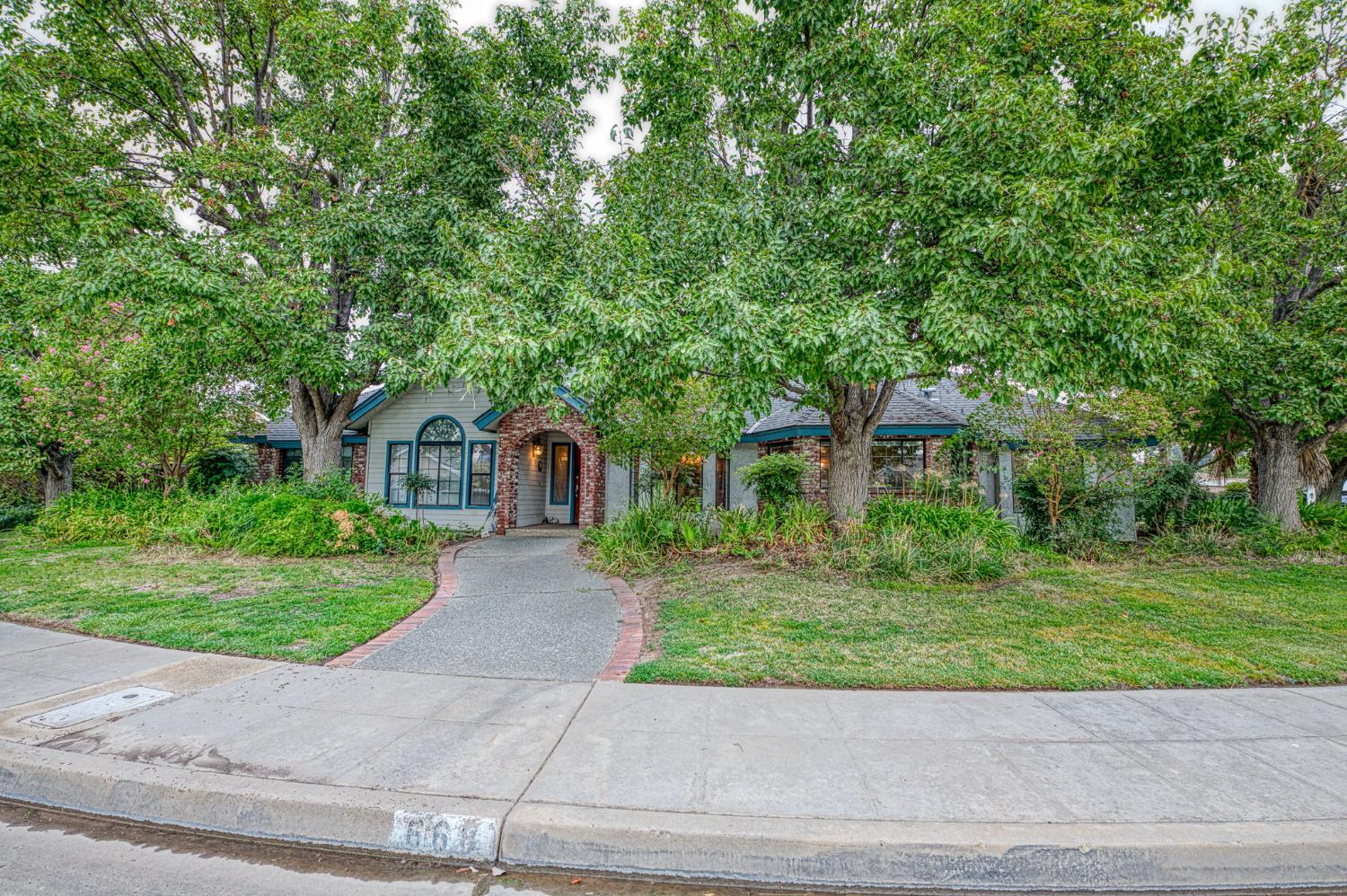 668 E Teal Cir, Fresno, CA 93730