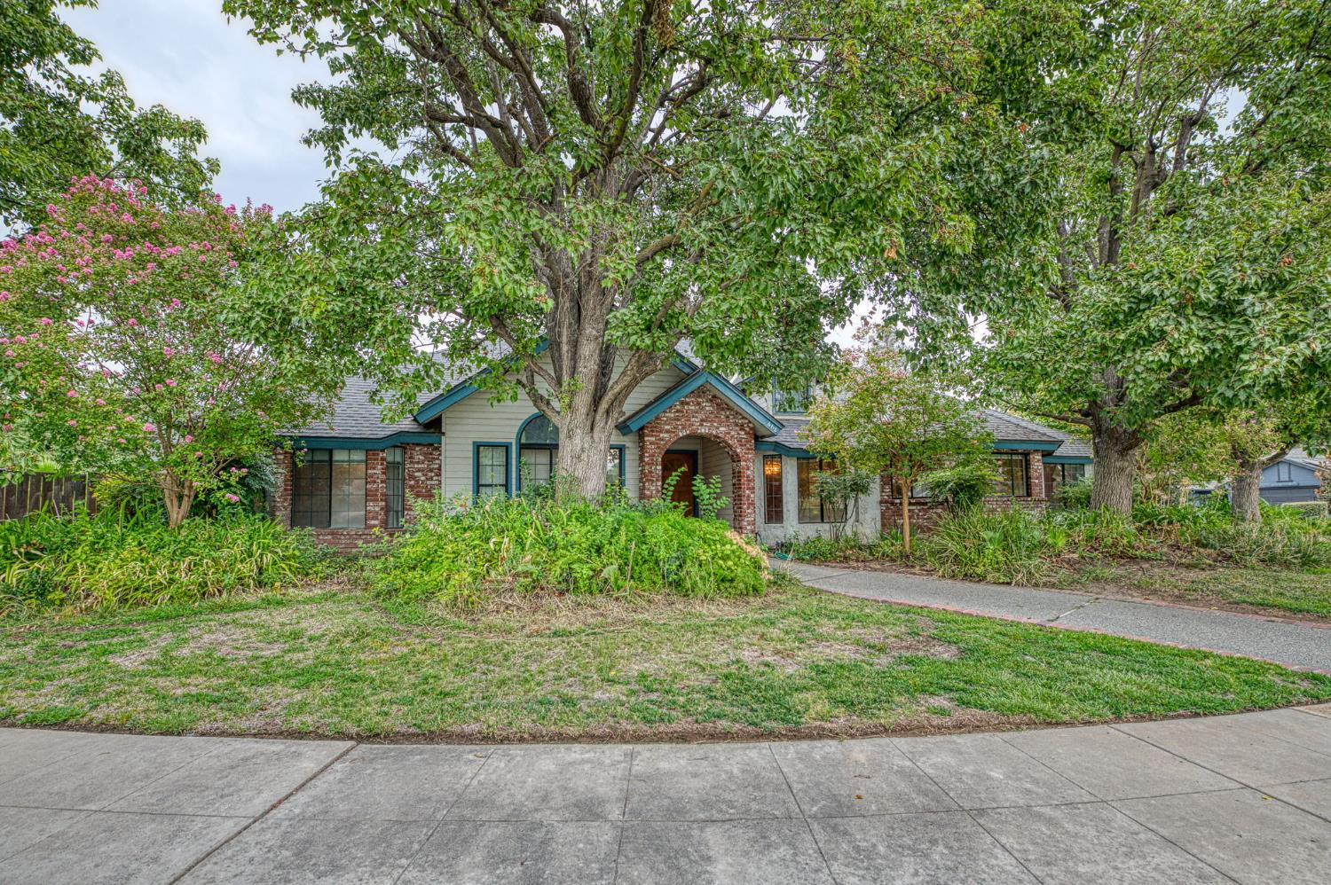 668 E Teal Cir, Fresno, CA 93730