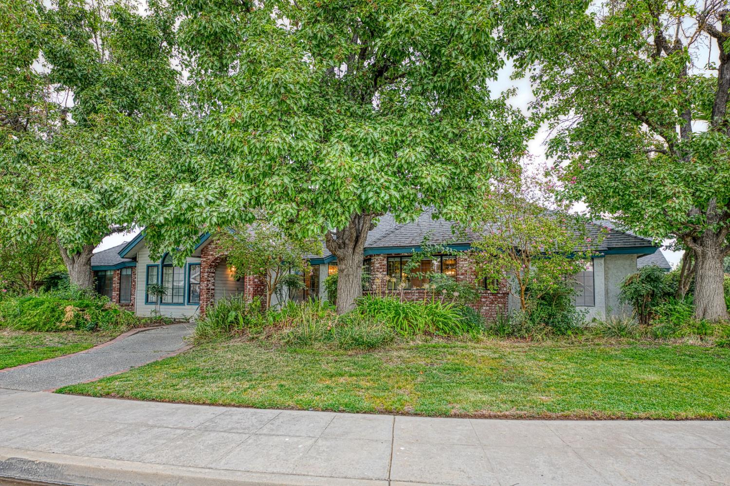 668 E Teal Cir, Fresno, CA 93730