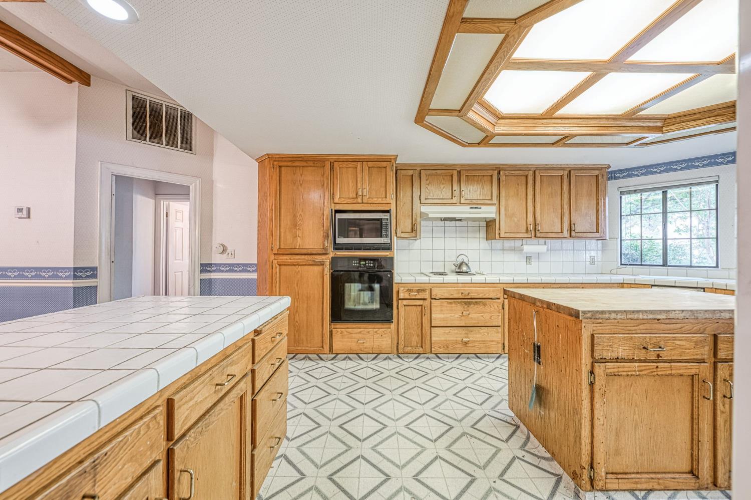 668 E Teal Cir, Fresno, CA 93730