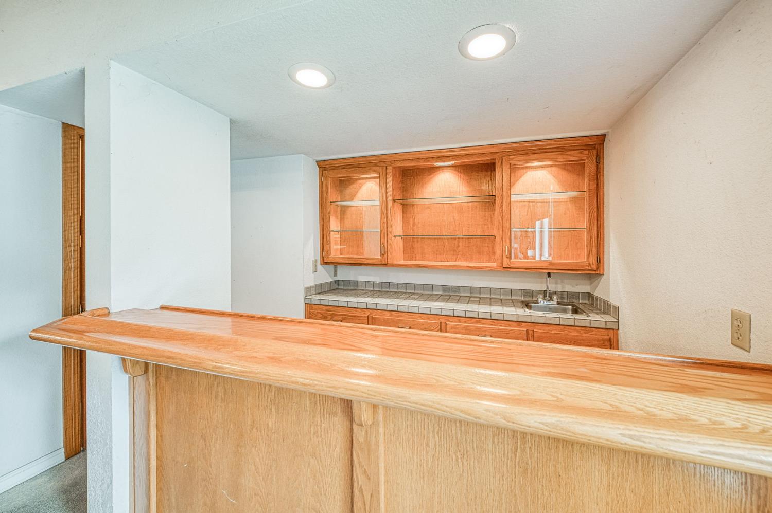 668 E Teal Cir, Fresno, CA 93730