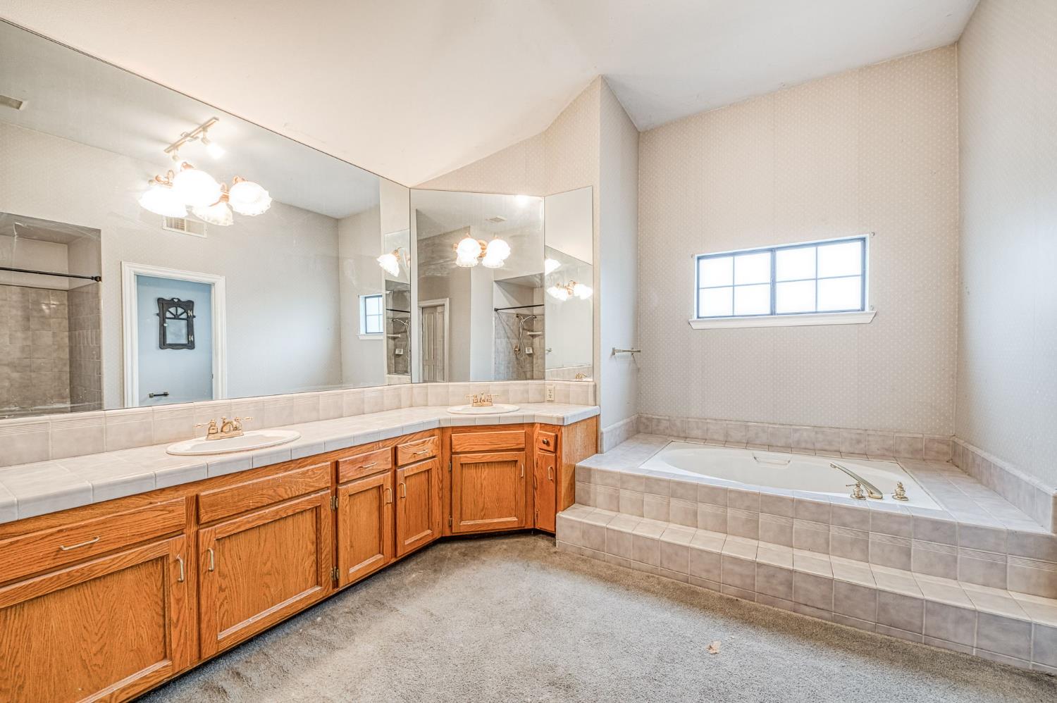 668 E Teal Cir, Fresno, CA 93730