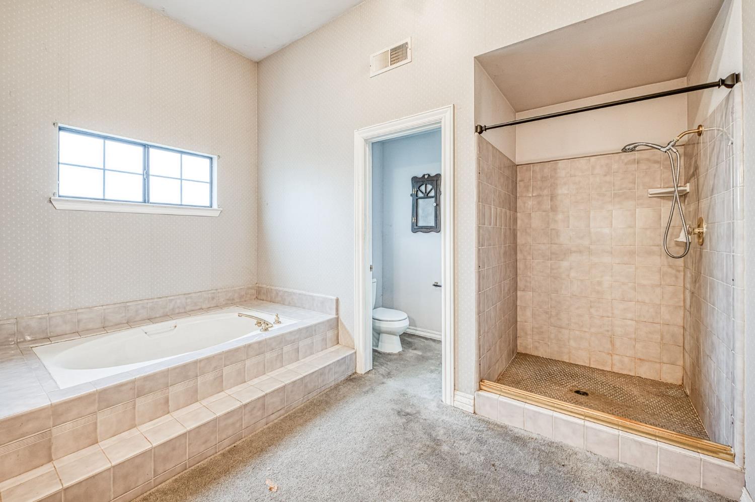 668 E Teal Cir, Fresno, CA 93730