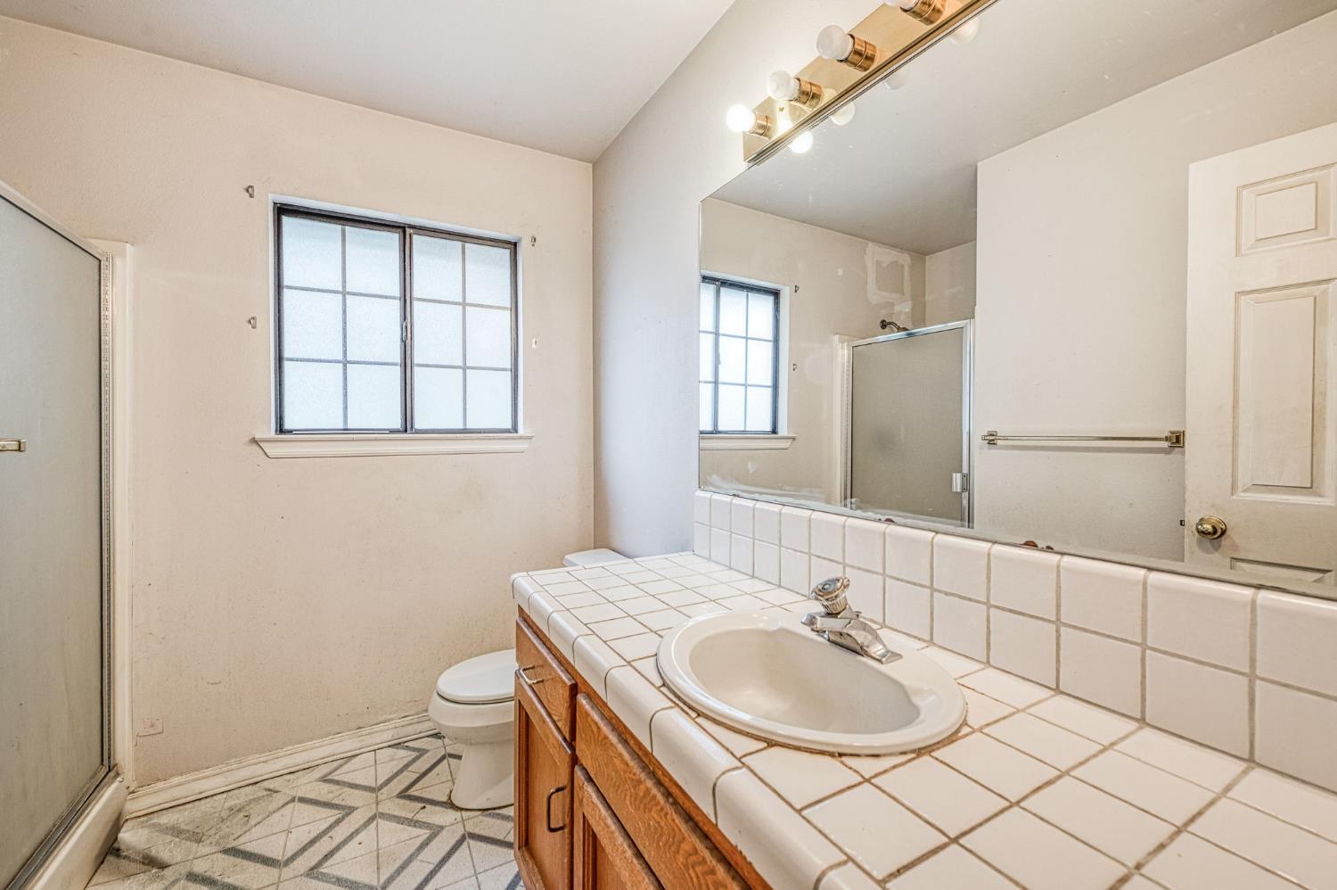668 E Teal Cir, Fresno, CA 93730
