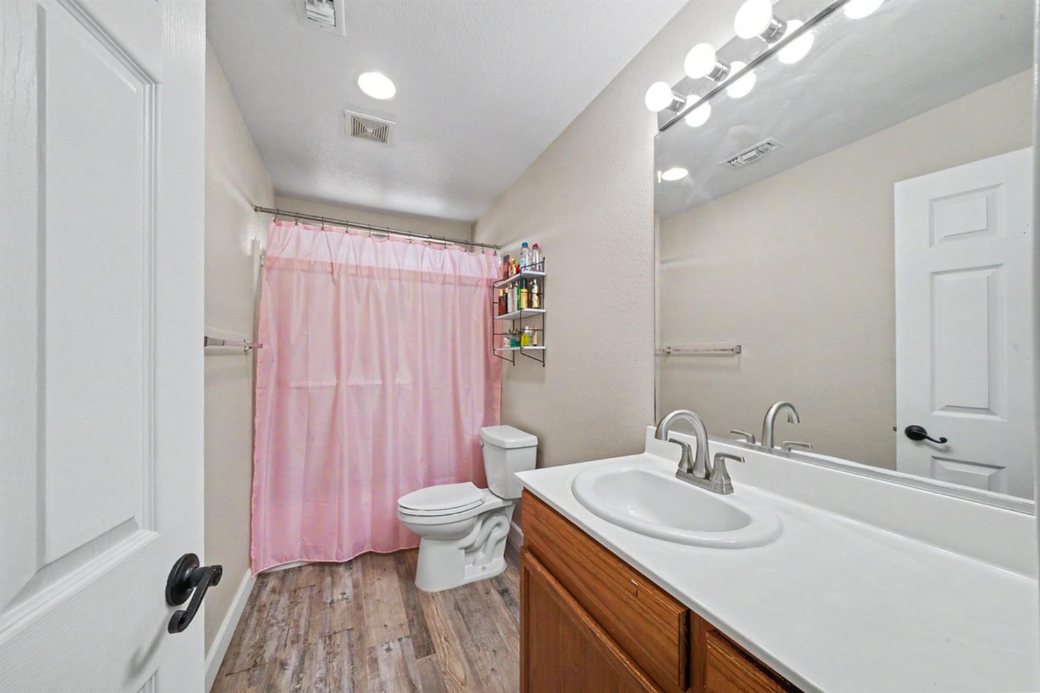 5292 W Cotton Ave, Fresno, CA 93722