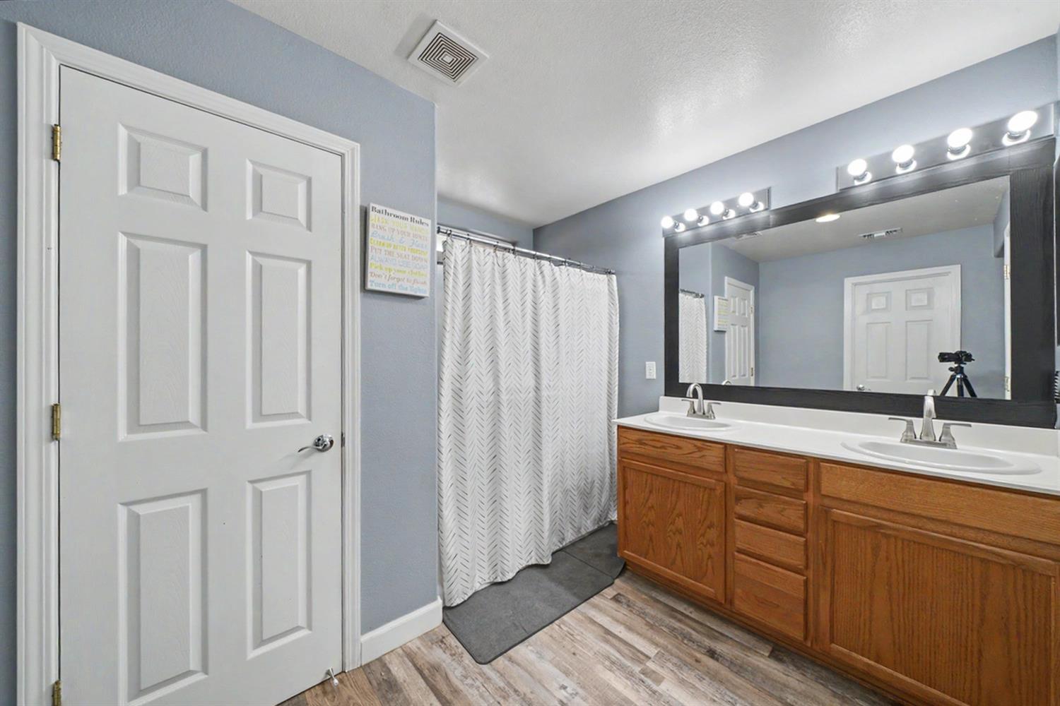 5292 W Cotton Ave, Fresno, CA 93722