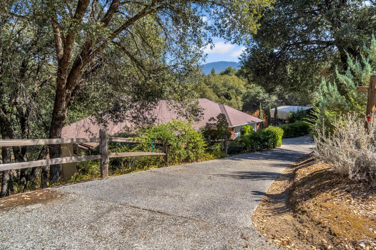 39309 Forest Park Ln, Oakhurst, CA 93644