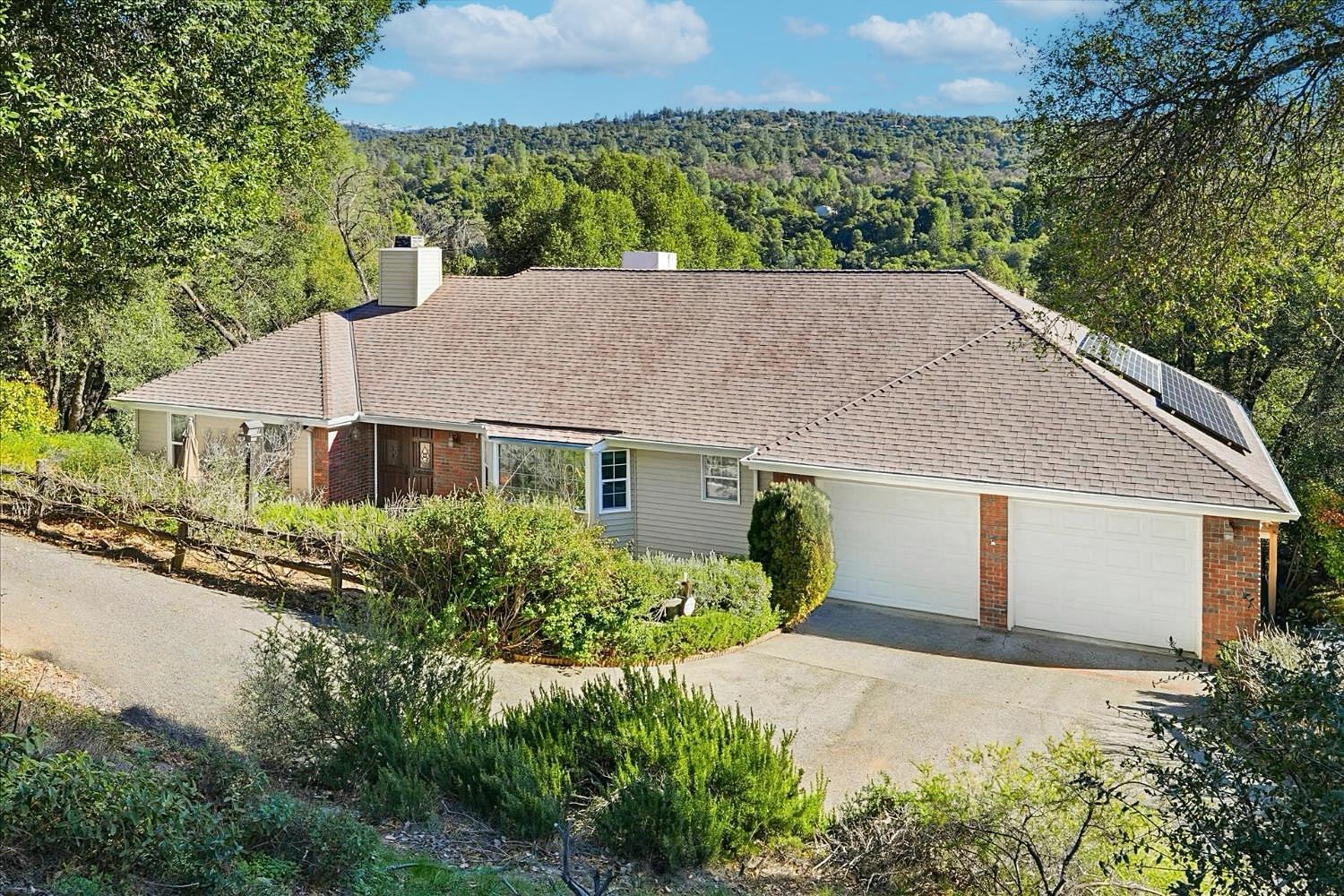 39309 Forest Park Ln, Oakhurst, CA 93644