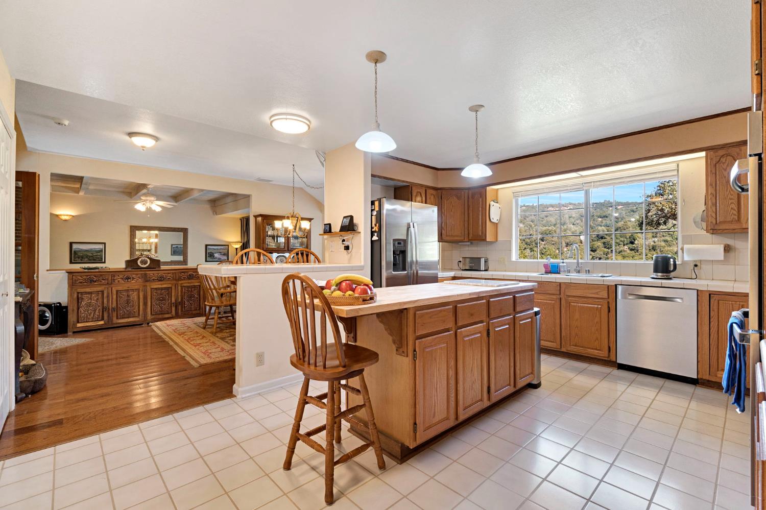 39309 Forest Park Ln, Oakhurst, CA 93644