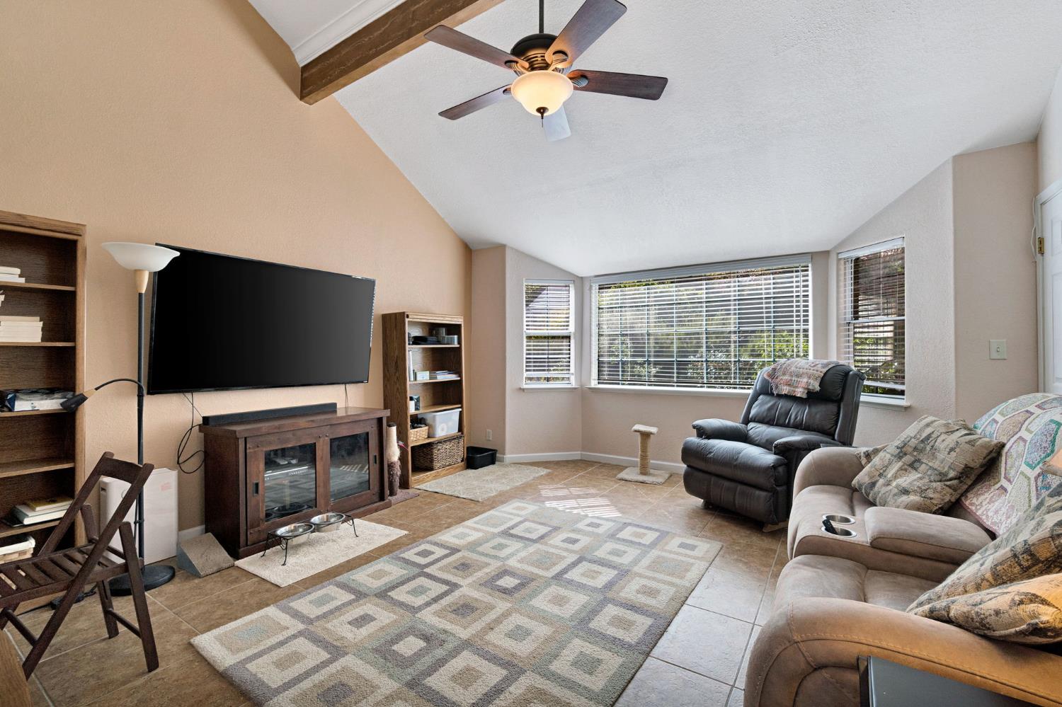 39309 Forest Park Ln, Oakhurst, CA 93644