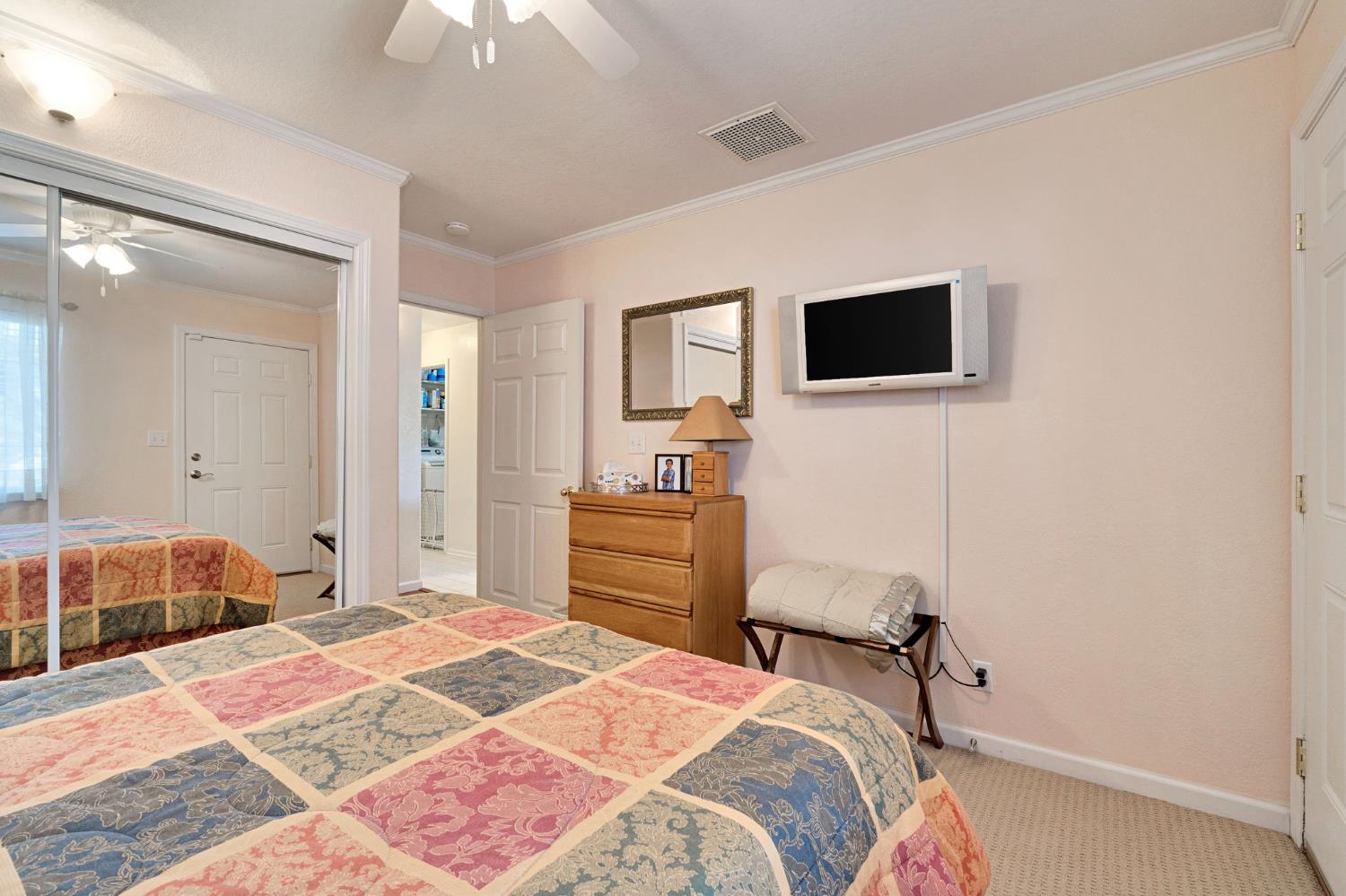 39309 Forest Park Ln, Oakhurst, CA 93644