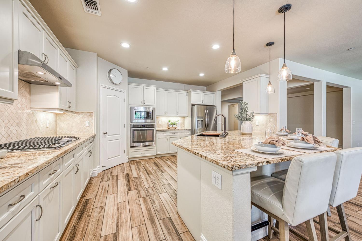 1266 N Redington Ave, Clovis, CA 93619