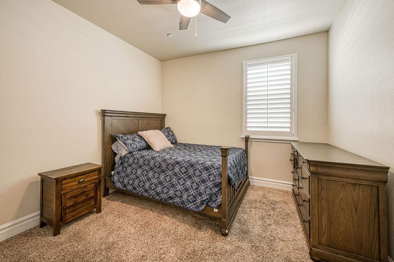 1266 N Redington Ave, Clovis, CA 93619