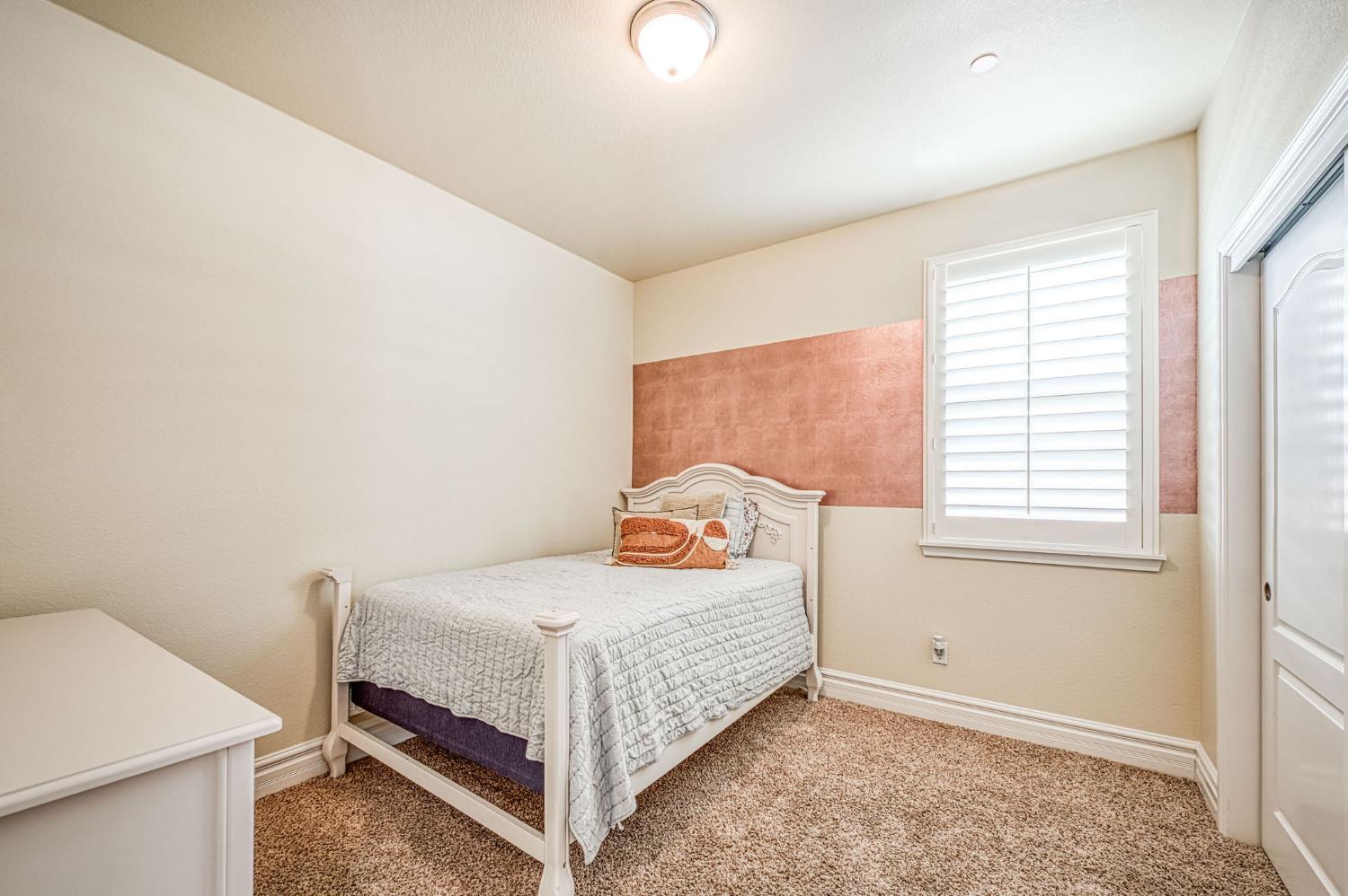 1266 N Redington Ave, Clovis, CA 93619