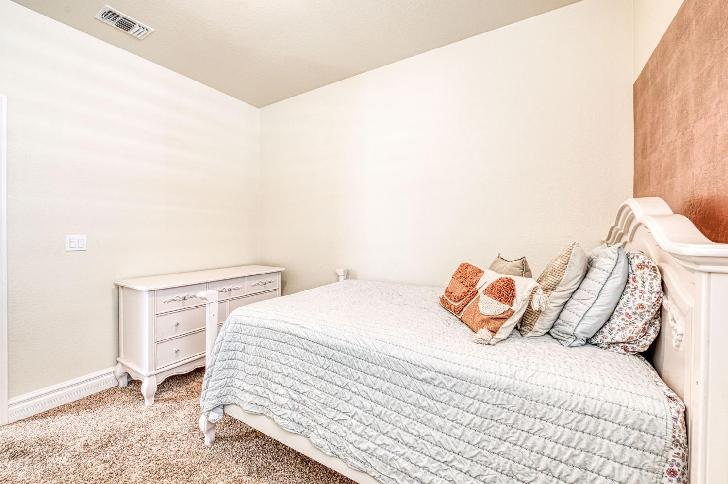 1266 N Redington Ave, Clovis, CA 93619