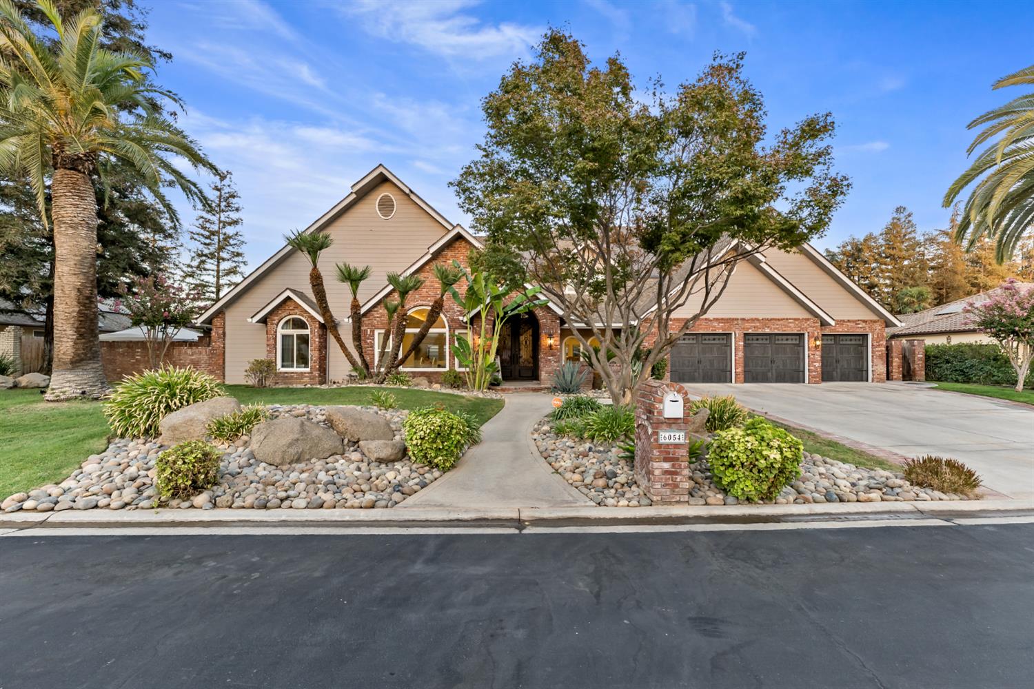 6054 N Woodson Ave, Fresno, CA 93711
