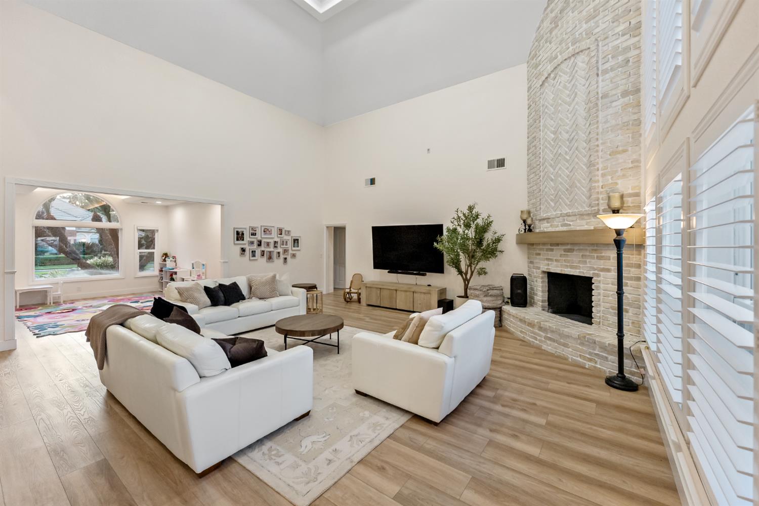 6054 N Woodson Ave, Fresno, CA 93711