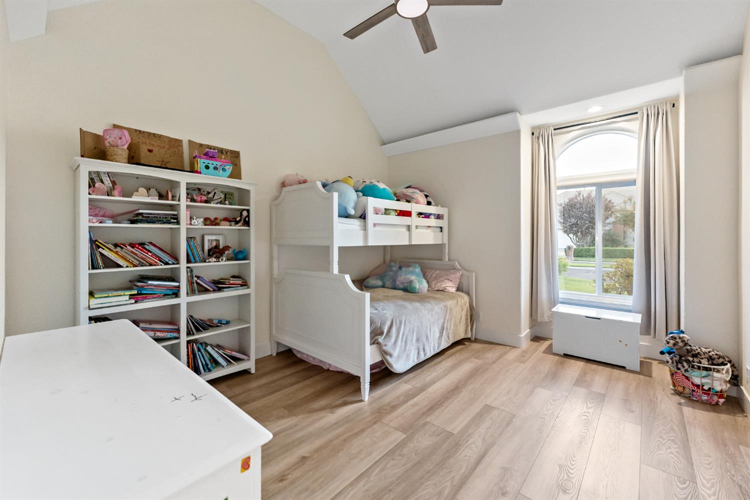 6054 N Woodson Ave, Fresno, CA 93711