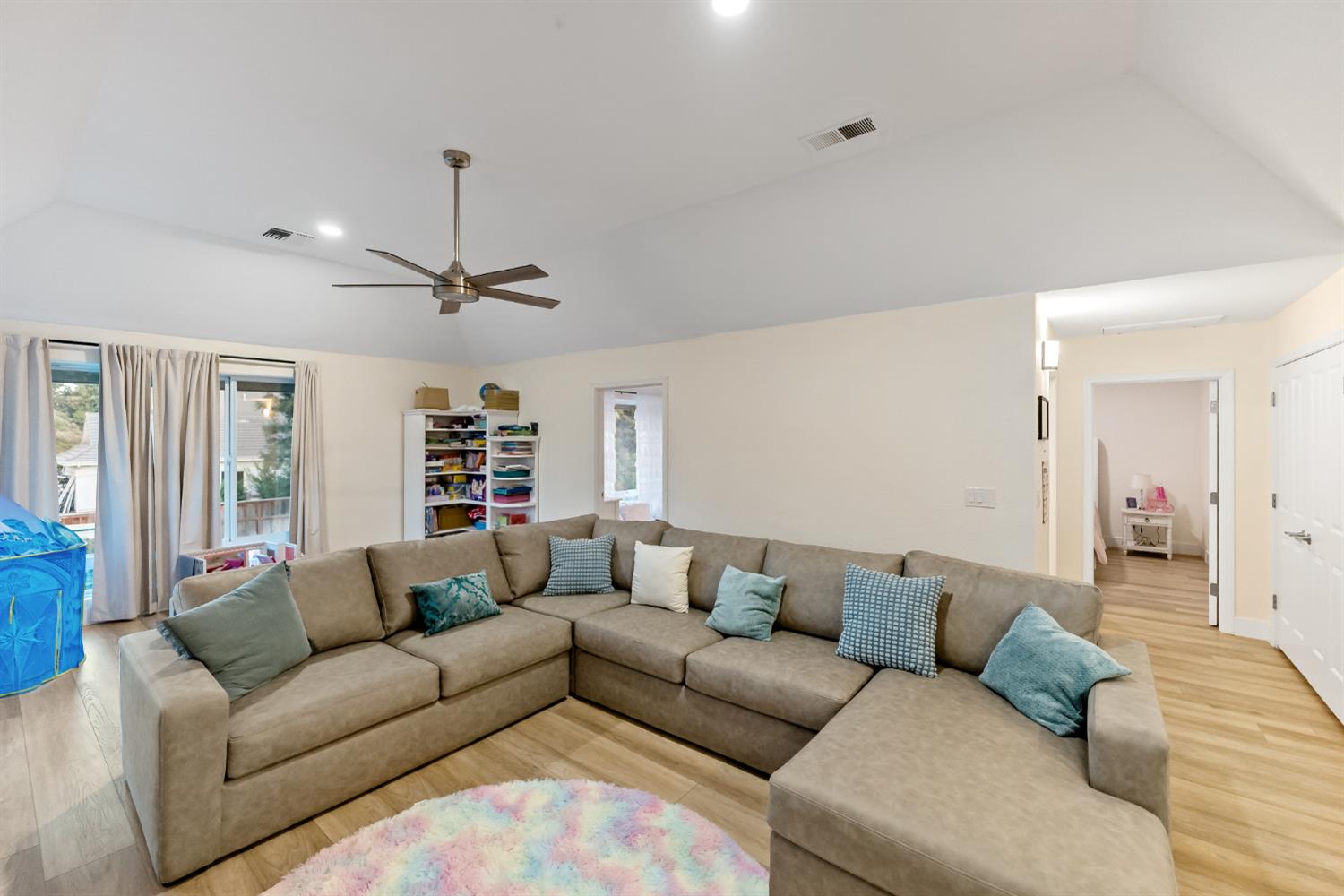 6054 N Woodson Ave, Fresno, CA 93711