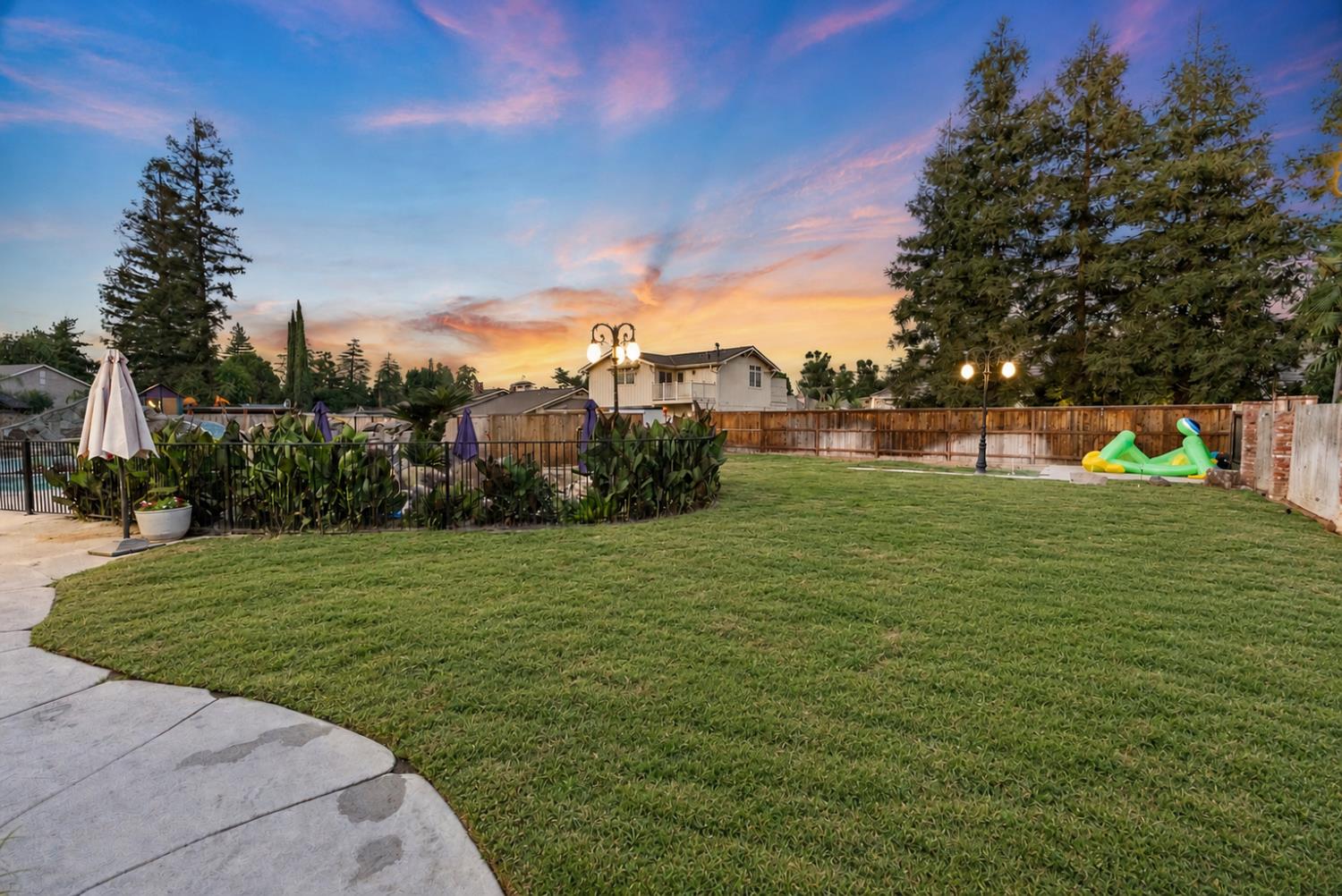 6054 N Woodson Ave, Fresno, CA 93711