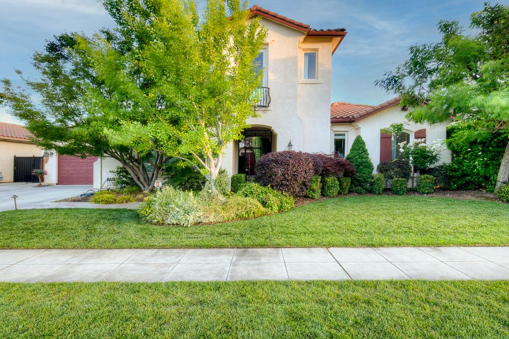 172 Omaha Ave, Clovis, CA 93619