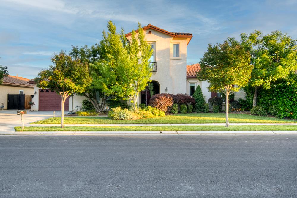 172 Omaha Ave, Clovis, CA 93619