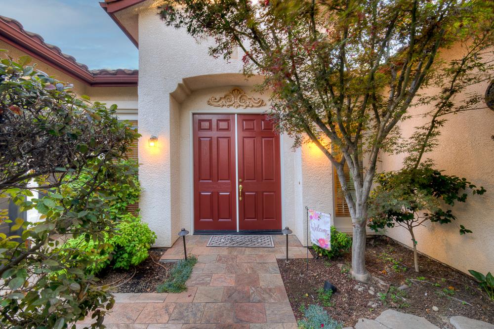 172 Omaha Ave, Clovis, CA 93619