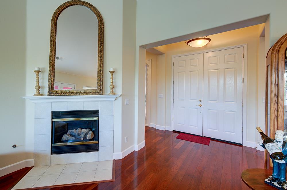 172 Omaha Ave, Clovis, CA 93619
