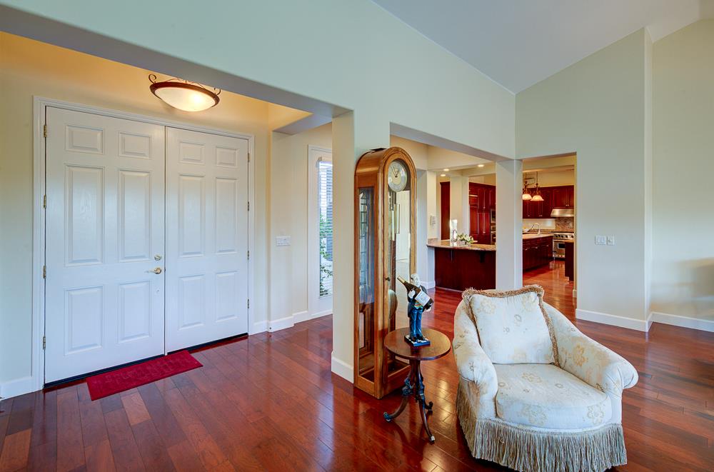 172 Omaha Ave, Clovis, CA 93619