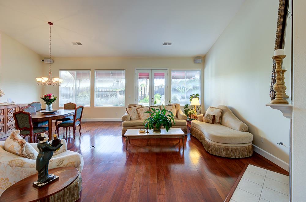 172 Omaha Ave, Clovis, CA 93619