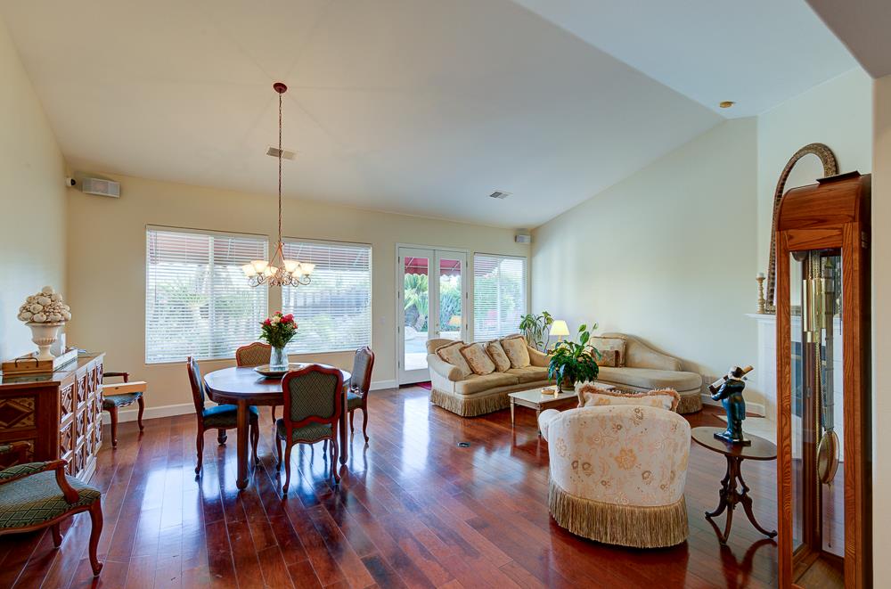 172 Omaha Ave, Clovis, CA 93619