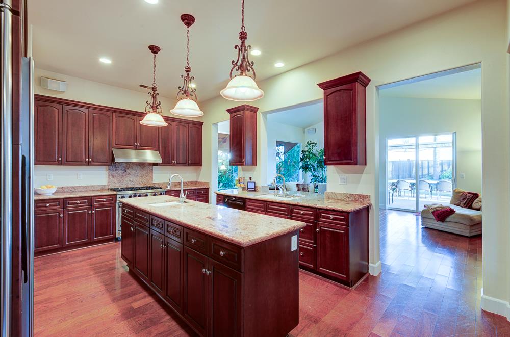 172 Omaha Ave, Clovis, CA 93619