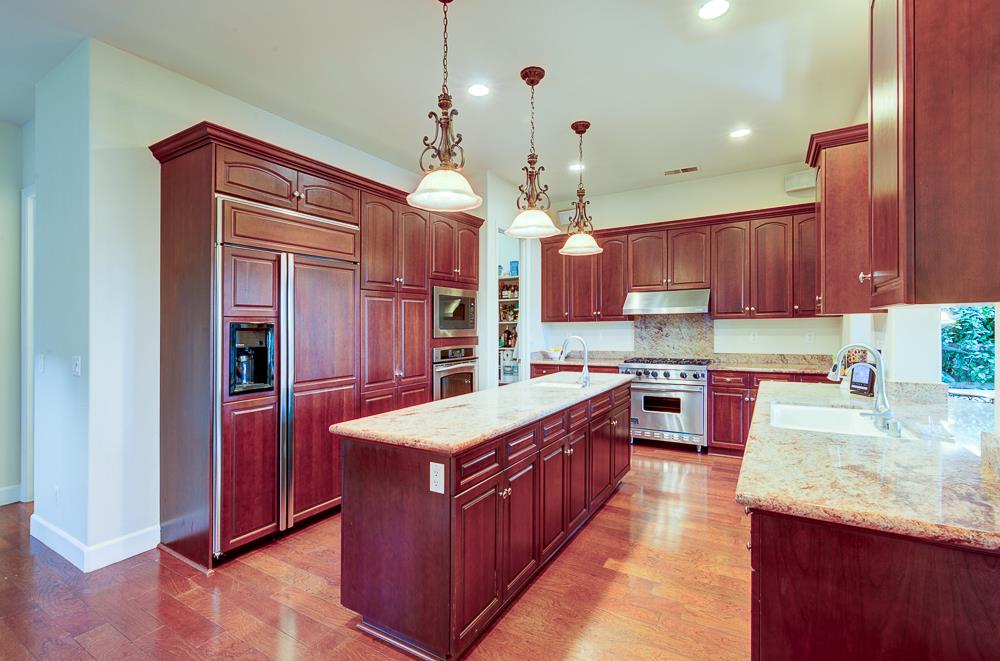 172 Omaha Ave, Clovis, CA 93619