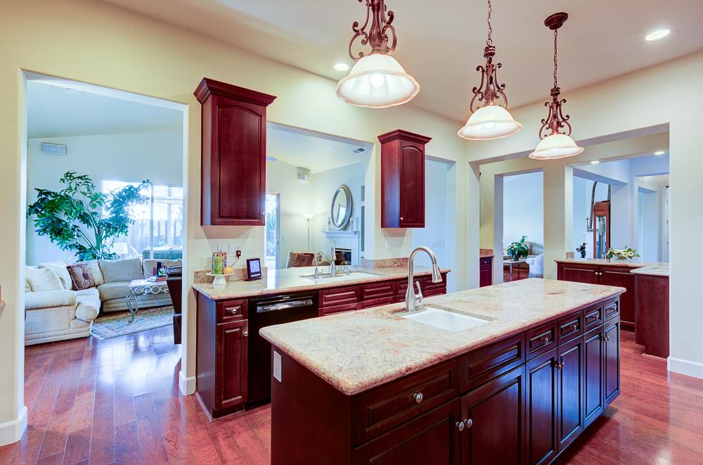 172 Omaha Ave, Clovis, CA 93619