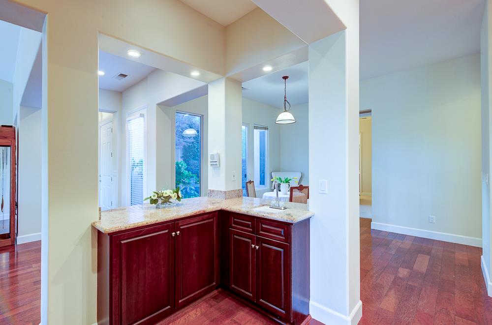 172 Omaha Ave, Clovis, CA 93619