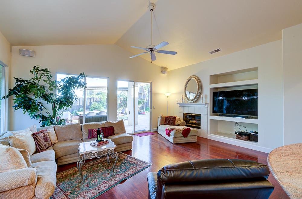 172 Omaha Ave, Clovis, CA 93619