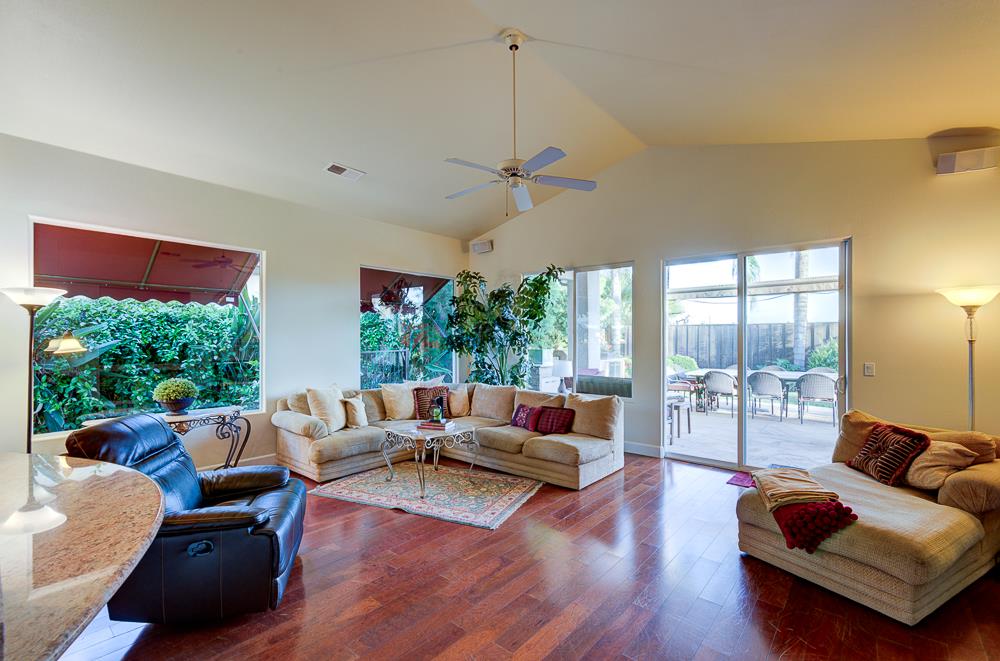 172 Omaha Ave, Clovis, CA 93619