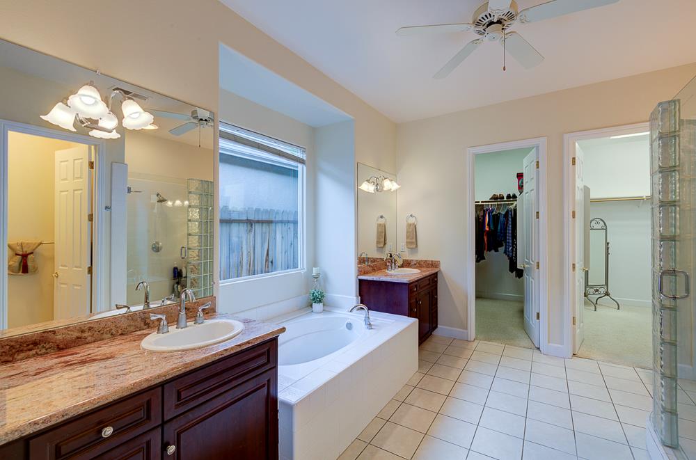 172 Omaha Ave, Clovis, CA 93619