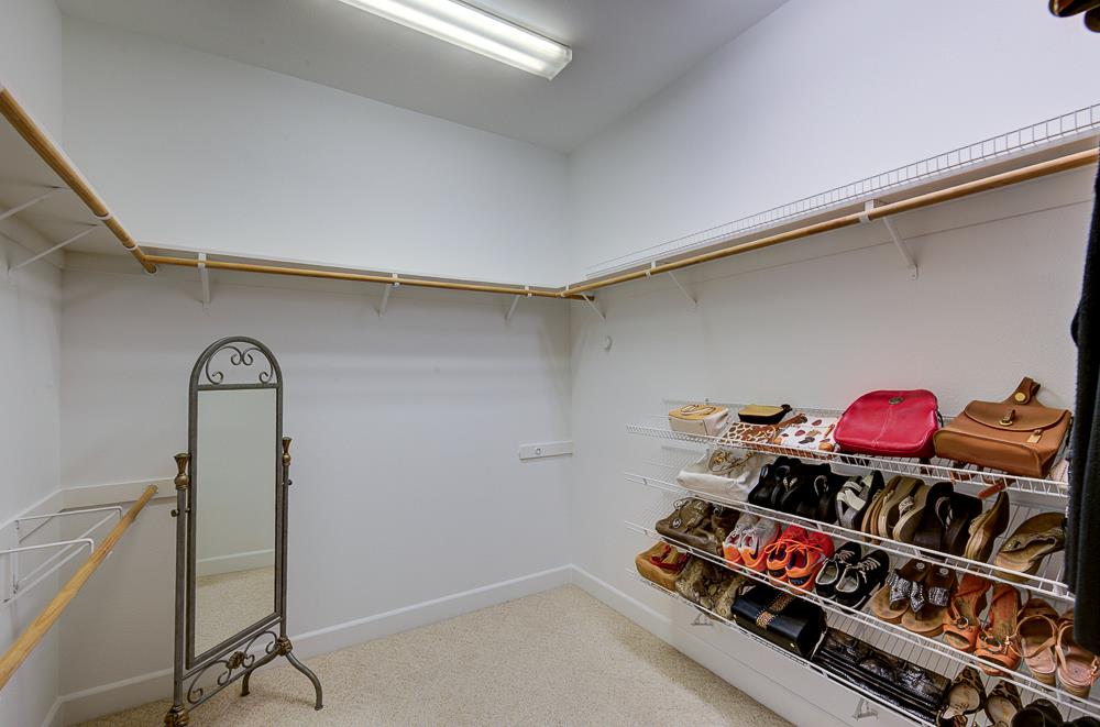 172 Omaha Ave, Clovis, CA 93619