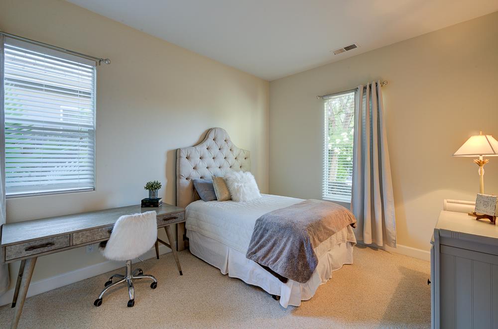 172 Omaha Ave, Clovis, CA 93619