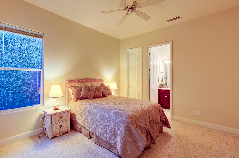 172 Omaha Ave, Clovis, CA 93619