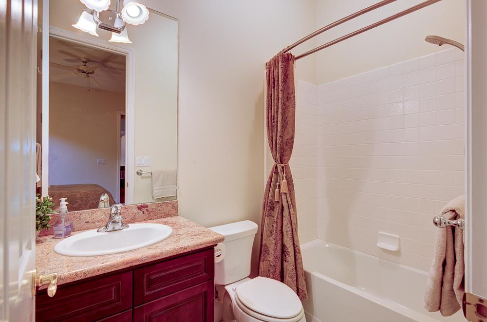 172 Omaha Ave, Clovis, CA 93619