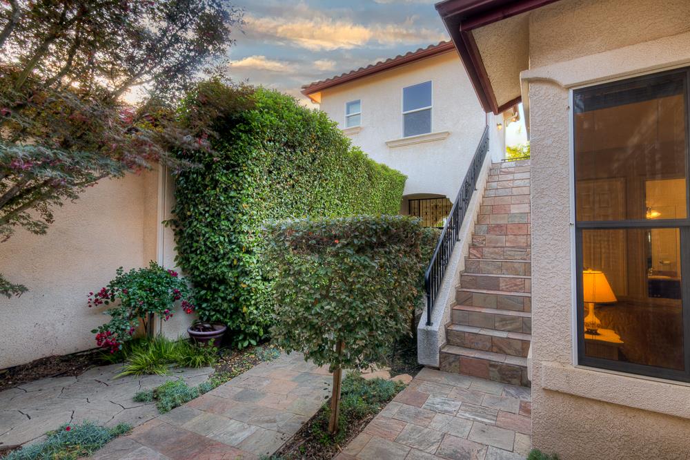 172 Omaha Ave, Clovis, CA 93619